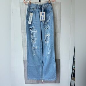 🍀3/$30 Light wash wide leg distressed jeans